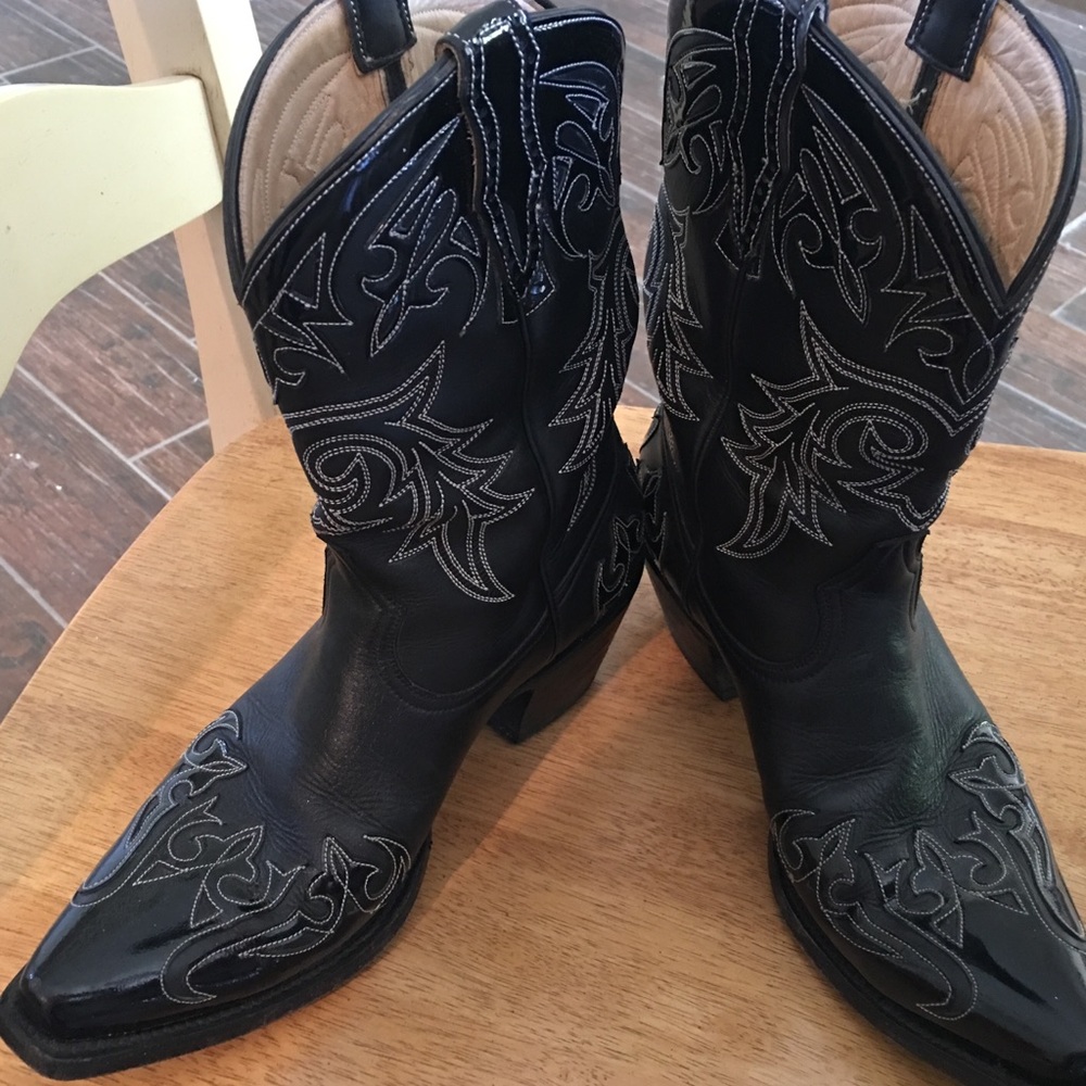 EUC Hand-tooled women’s cowboy boots